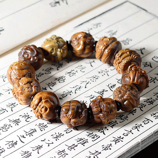 Green Sandalwood & High-Density Red Sandalwood Zodiac Bracelet | Oriental Mystic Power Wenwan