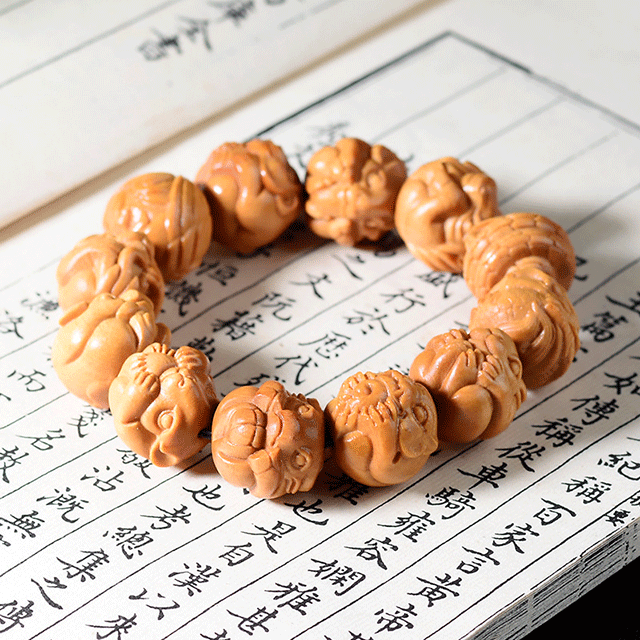 Green Sandalwood & High-Density Red Sandalwood Zodiac Bracelet | Oriental Mystic Power Wenwan