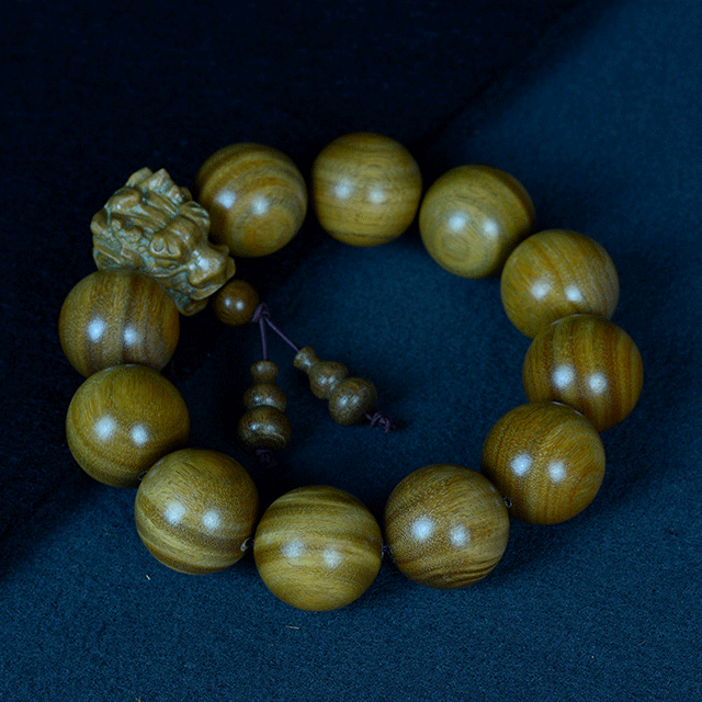 Green Sandalwood Straight Grain Prayer Bead Bracelet | Oriental Mystic Power Wenwan