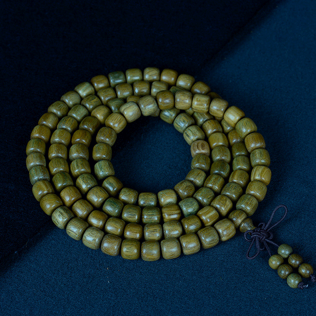 Argentine Green Sandalwood Exquisite Grain-Aligned Bead Bracelet, a Literary Play Bracelet for Men and Women, 108-Bead Sandalwood Rosary Bracelet